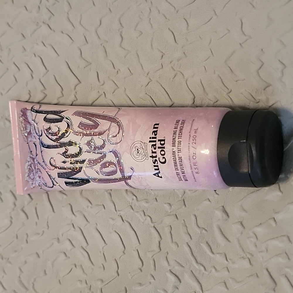 NWT tanning bed lotion 8.5 fl oz